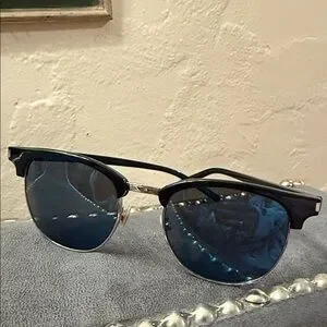 Saint Laurent | Accessories | Saint Laurent Paris Stylish  display picture 3